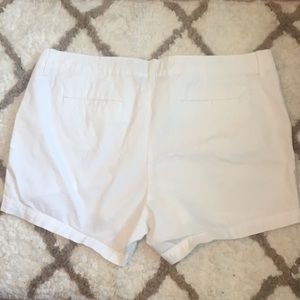 OLD NAVY -🤍 white shorts w/ pockets. Size 20